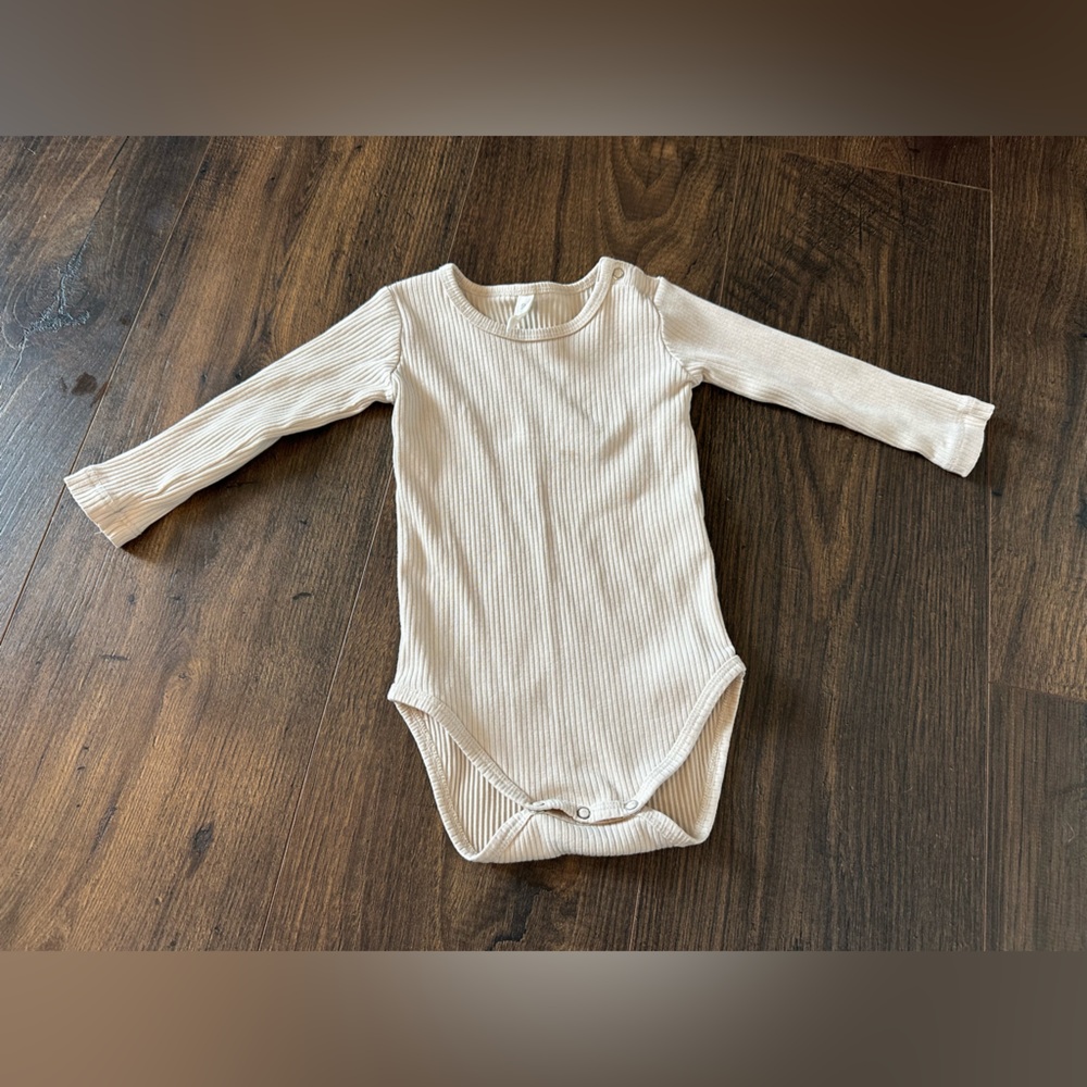 Quincy Mae Ribbed Long Sleeve Bodysuit Natural Size 6-12 Months